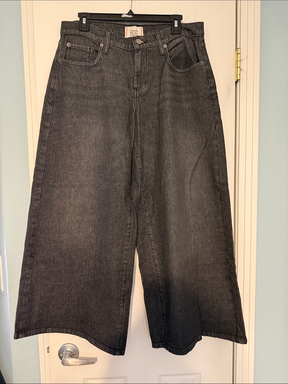 BDG Joey Mid-rise Wide Leg jeans size 29